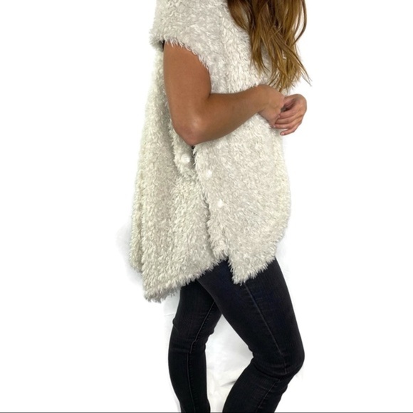 Altard State Faux Fur Furry Vest Button down both sides Size Small Medium - Picture 3 of 8